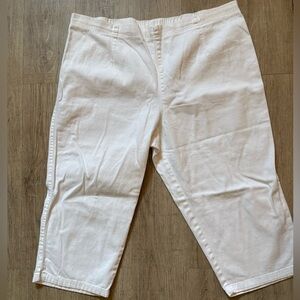 White Stag White Cropped Pants 16
